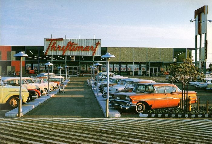 61 Rare Vintage Photos Of Grocery Stores That May Surprise You