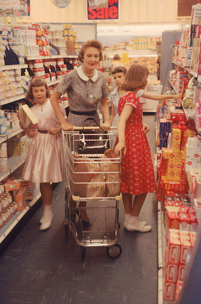 61 Rare Vintage Photos Of Grocery Stores That May Surprise You