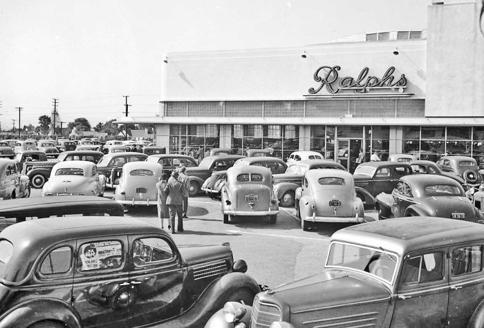 61 Rare Vintage Photos Of Grocery Stores That May Surprise You