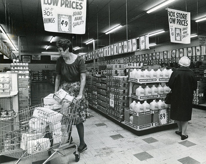 61 Rare Vintage Photos Of Grocery Stores That May Surprise You