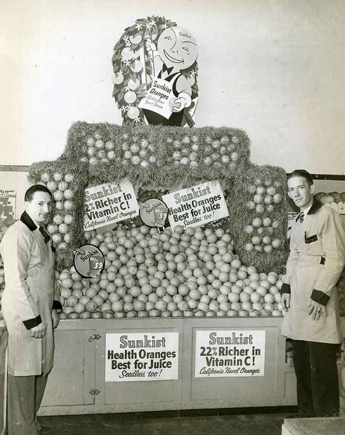 61 Rare Vintage Photos Of Grocery Stores That May Surprise You