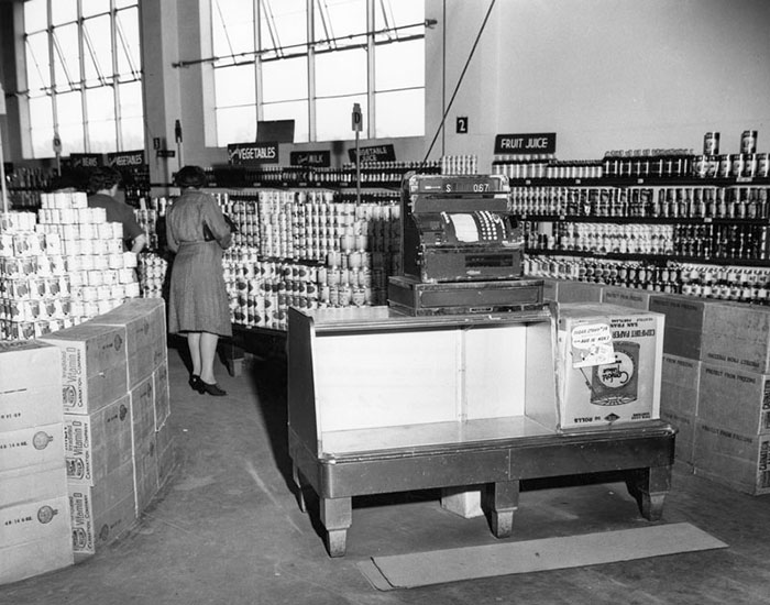 61 Rare Vintage Photos Of Grocery Stores That May Surprise You