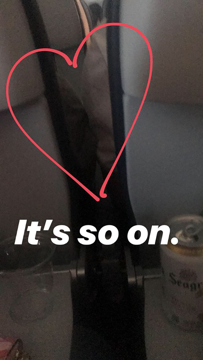 Woman Live-Tweets Two Complete Strangers Flirting On A Plane, Doesn&#8217;t Expect It Would Escalate Like This