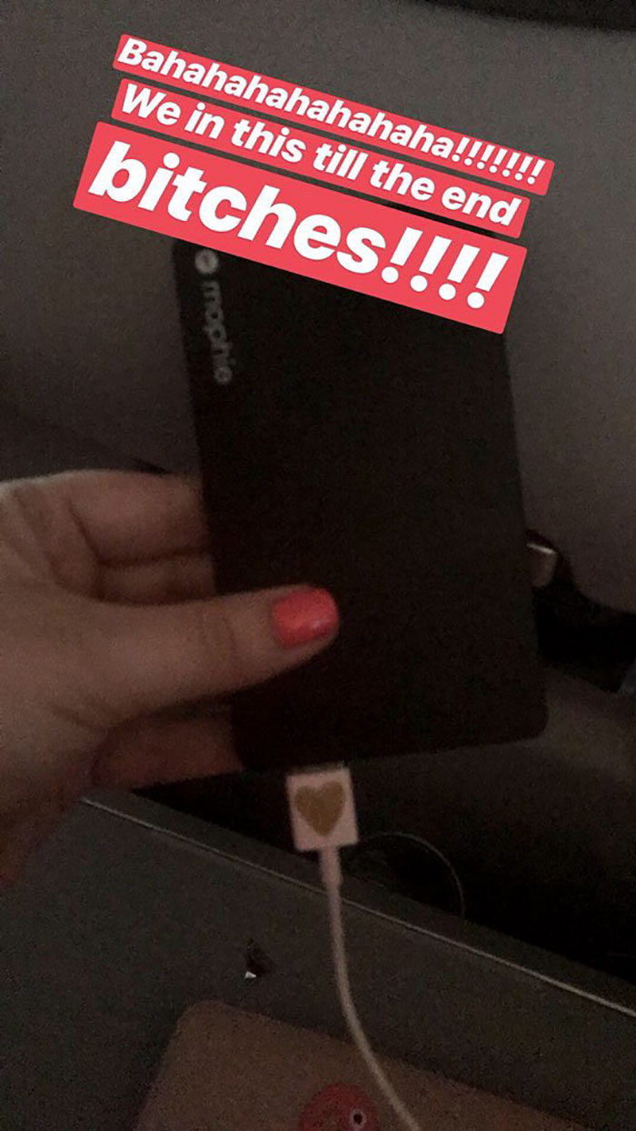 Woman Live-Tweets Two Complete Strangers Flirting On A Plane, Doesn&#8217;t Expect It Would Escalate Like This