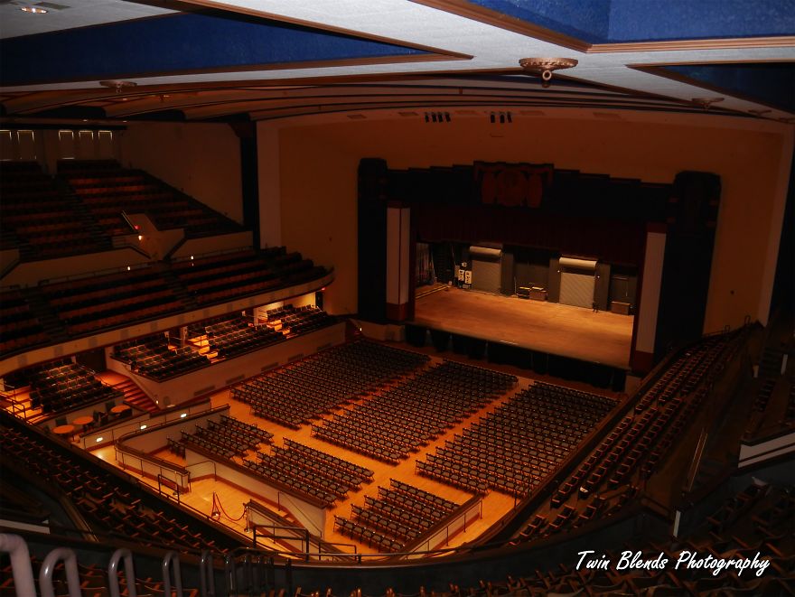 Photographers Blend The Past With The Present By Bringing Elvis Presley Back To The Spot Where He Started