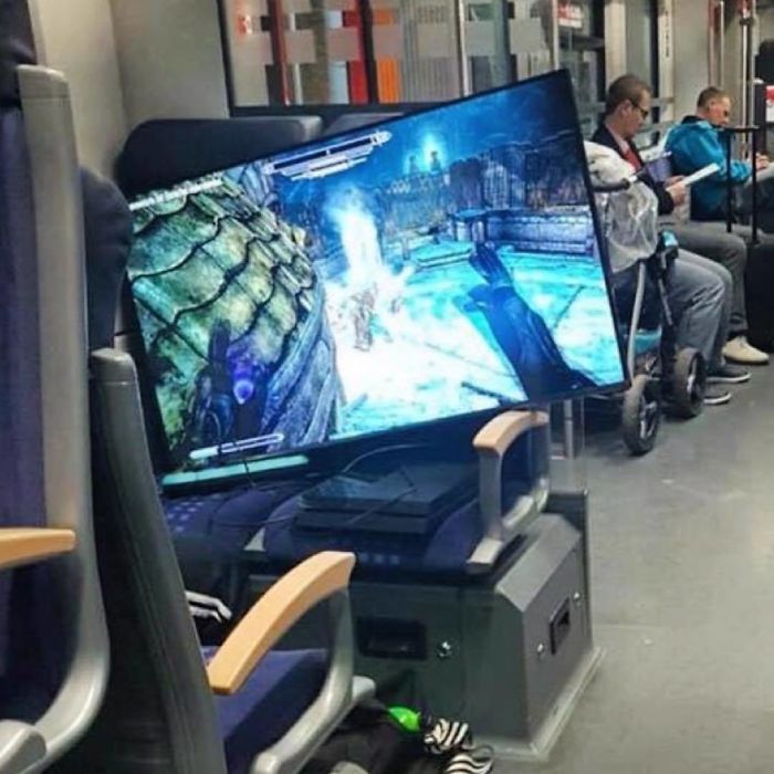 104 Times People Had To Look Twice To Understand What They Were Seeing On The Subway