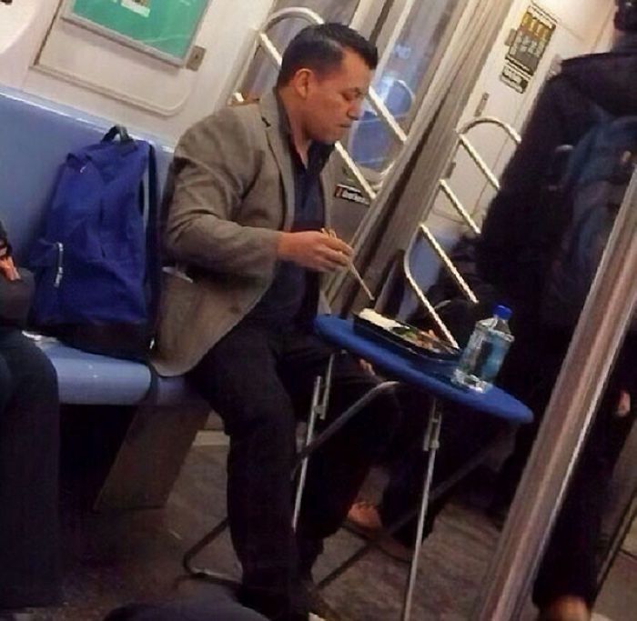 104 Times People Had To Look Twice To Understand What They Were Seeing On The Subway