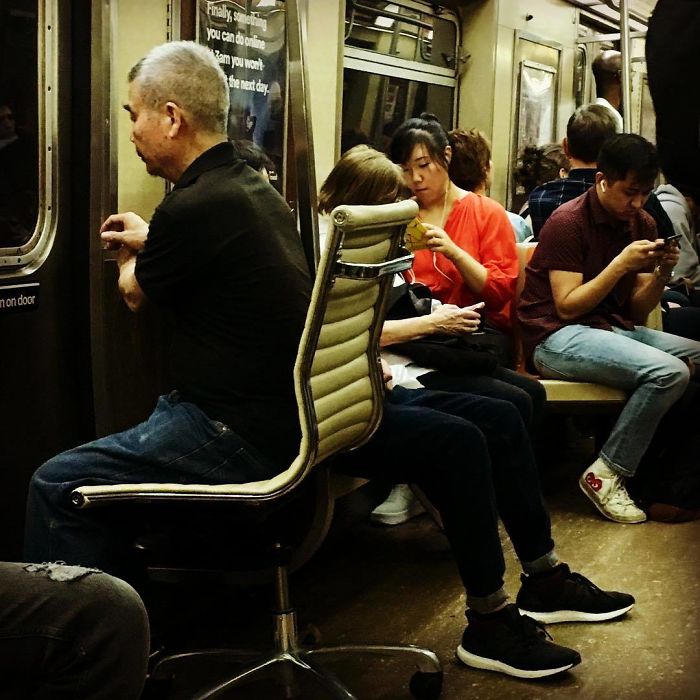 104 Times People Had To Look Twice To Understand What They Were Seeing On The Subway