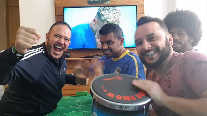 Guys Help Blind And Deaf Friend ‘Watch’ Word Cup And It Melts Everyones’ Hearts Guys Help Blind And Deaf Friend ‘Watch’ Word Cup And It Melts Everyones’ Hearts
