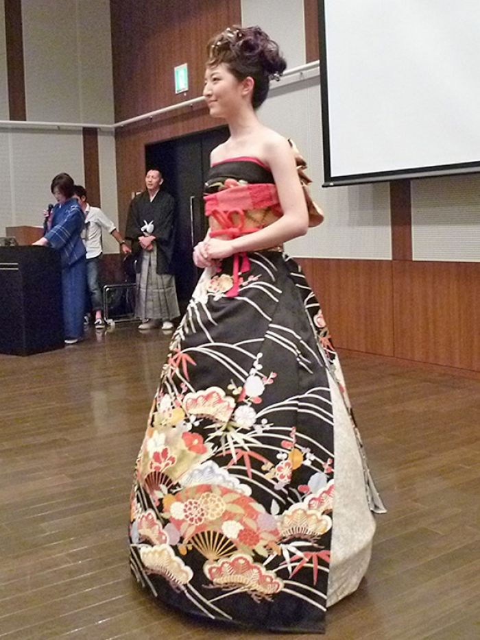 Brides In Japan Are Turning Their Traditional Kimonos Into Extraordinary Wedding Dresses