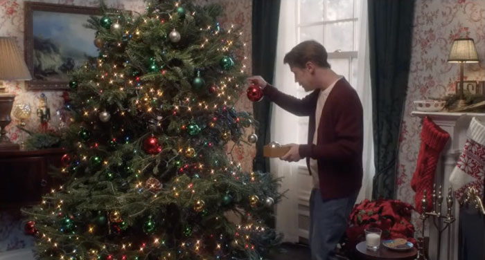 Somebody Compares &#8216;Home Alone&#8217; 1990 Vs 2018 Ad Side By Side, And People Notice Macaulay Culkin Looks Healthy