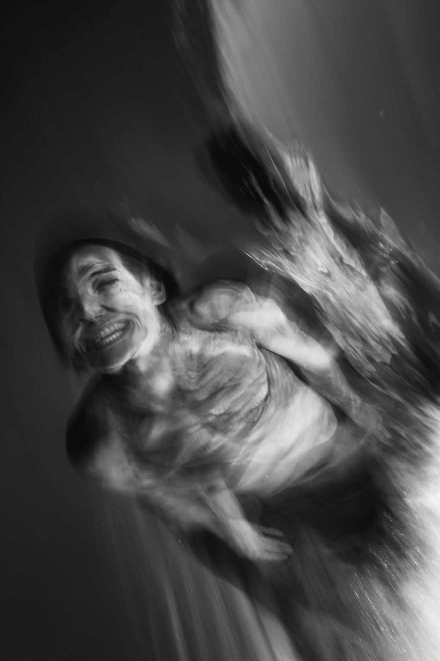 This Australian Photographer Captured 21 Ghostlike Portraits Of Bodysurfers This Australian Photographer Captured 21 Ghostlike Portraits Of Bodysurfers