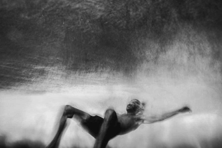 This Australian Photographer Captured 21 Ghostlike Portraits Of Bodysurfers This Australian Photographer Captured 21 Ghostlike Portraits Of Bodysurfers