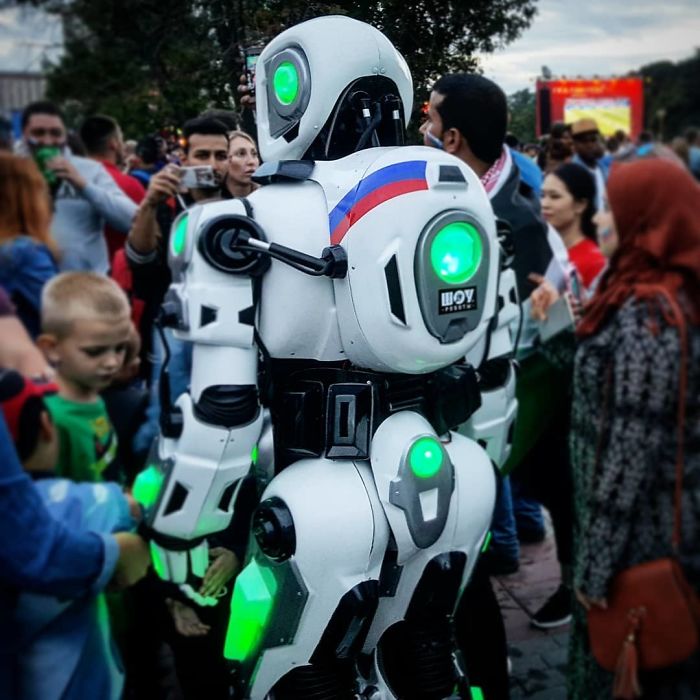 Russia’s Advanced AI Robot Turns Out To Be A Human In A Costume Russia’s Advanced AI Robot Turns Out To Be A Human In A Costume