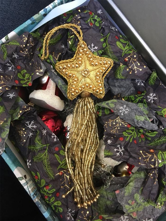 Rude Woman Demands Discount On A 50 Cent Christmas Ornament, Retail Worker Gets Revenge