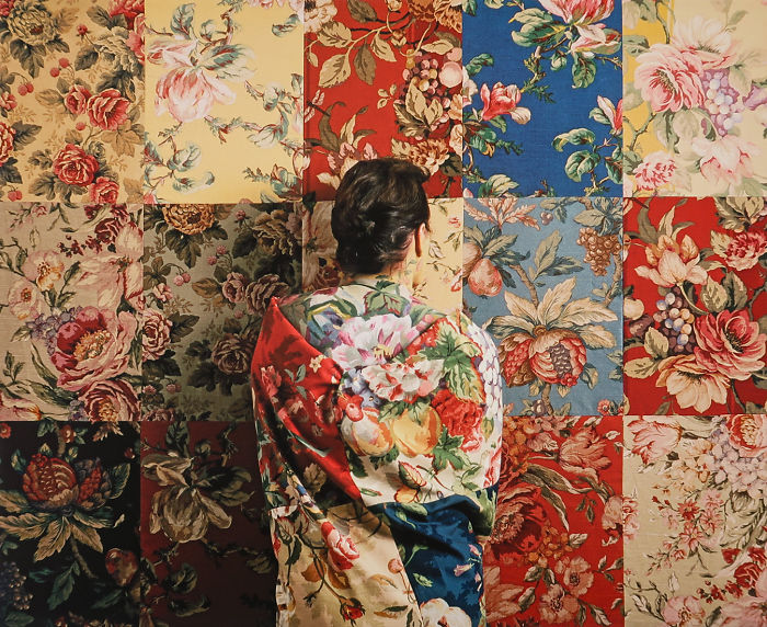 Artist Paints Her Body And Makes It Disappear Into Floral Backgrounds Artist Paints Her Body And Makes It Disappear Into Floral Backgrounds