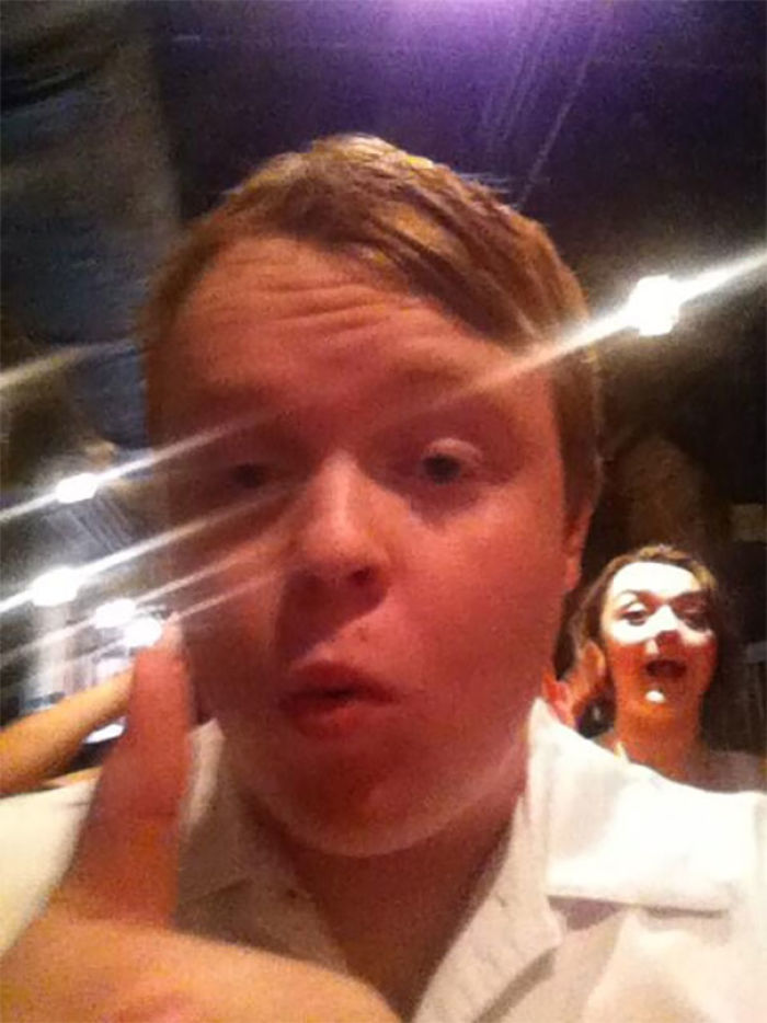 27 Times Celebrities Photobombed Ordinary People 27 Times Celebrities Photobombed Ordinary People