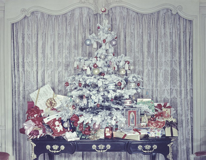 50 Photos Of Christmas Home Decor In The 1950s And 1960s Show How Much Things Have Changed 50 Photos Of Christmas Home Decor In The 1950s And 1960s Show How Much Things Have Changed