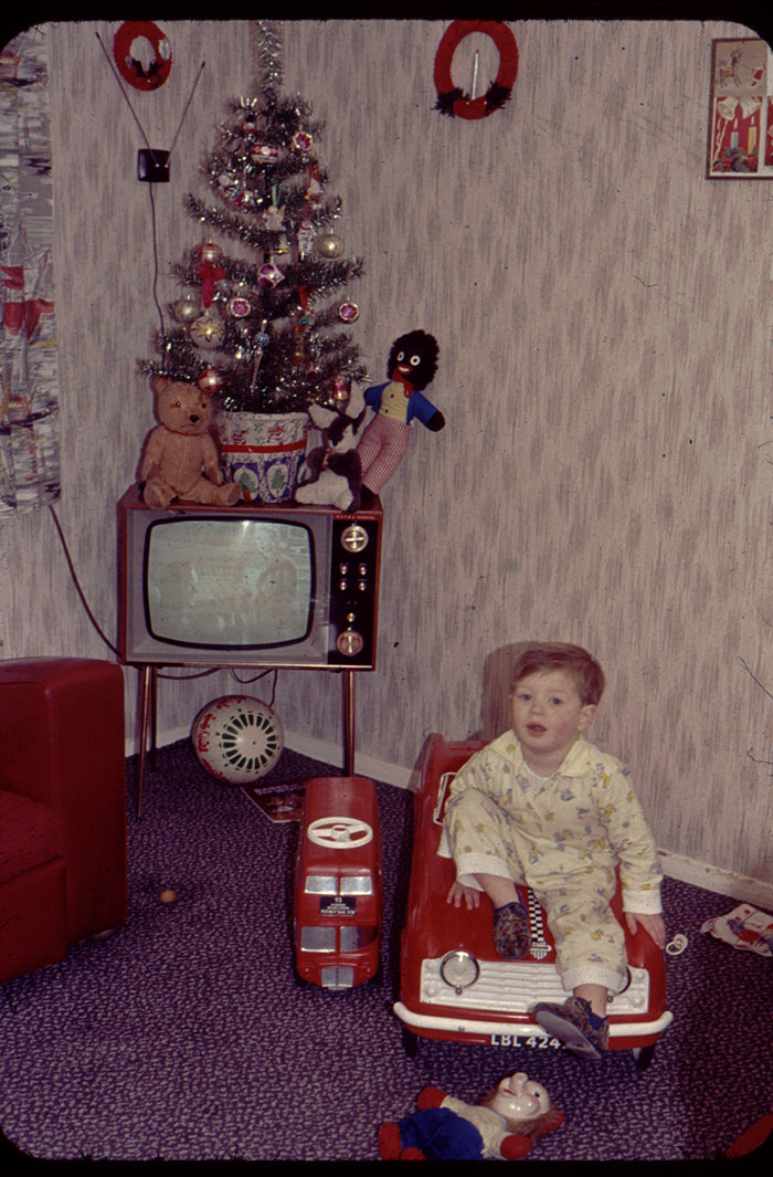 50 Photos Of Christmas Home Decor In The 1950s And 1960s Show How Much Things Have Changed 50 Photos Of Christmas Home Decor In The 1950s And 1960s Show How Much Things Have Changed