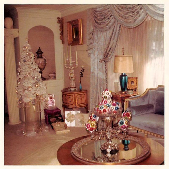 50 Photos Of Christmas Home Decor In The 1950s And 1960s Show How Much Things Have Changed 50 Photos Of Christmas Home Decor In The 1950s And 1960s Show How Much Things Have Changed