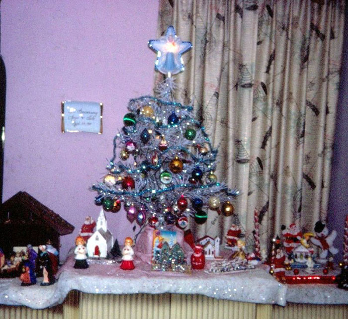 50 Photos Of Christmas Home Decor In The 1950s And 1960s Show How Much Things Have Changed 50 Photos Of Christmas Home Decor In The 1950s And 1960s Show How Much Things Have Changed
