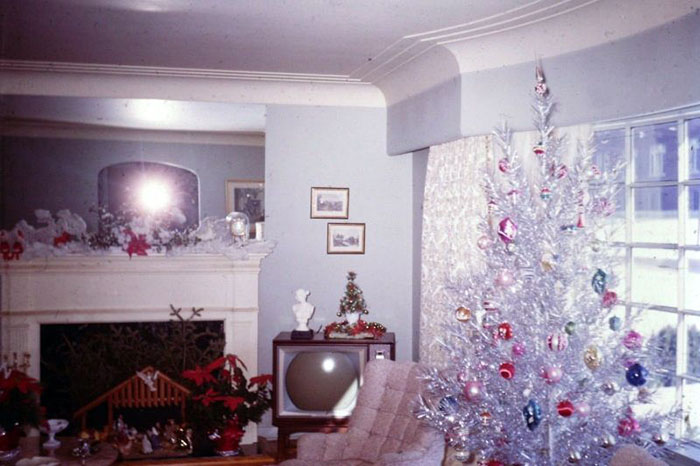 50 Photos Of Christmas Home Decor In The 1950s And 1960s Show How Much Things Have Changed 50 Photos Of Christmas Home Decor In The 1950s And 1960s Show How Much Things Have Changed