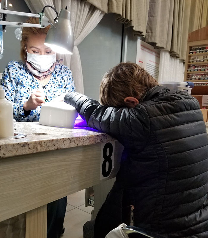 People Are Outraged At A Spa That Mocked A 10-Year-Old Cancer Patient And Called Her A Boy People Are Outraged At A Spa That Mocked A 10-Year-Old Cancer Patient And Called Her A Boy