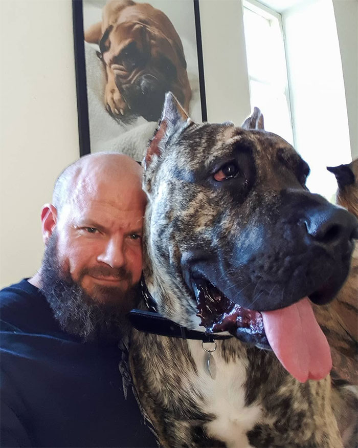 Bodybuilder Finds Out His Pic Is Used In A Meme About Slapping Moms, Responds With His Mom’s Pic Bodybuilder Finds Out His Pic Is Used In A Meme About Slapping Moms, Responds With His Mom’s Pic