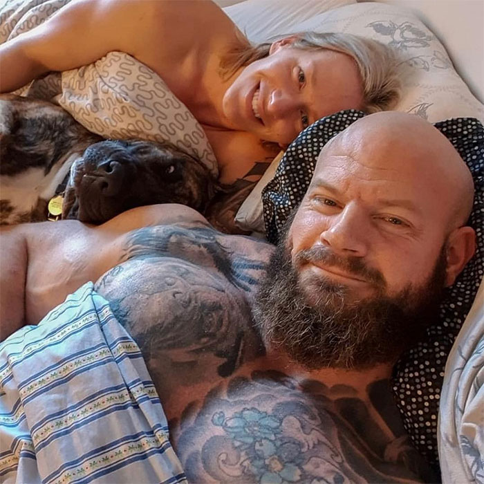 Bodybuilder Finds Out His Pic Is Used In A Meme About Slapping Moms, Responds With His Mom’s Pic Bodybuilder Finds Out His Pic Is Used In A Meme About Slapping Moms, Responds With His Mom’s Pic