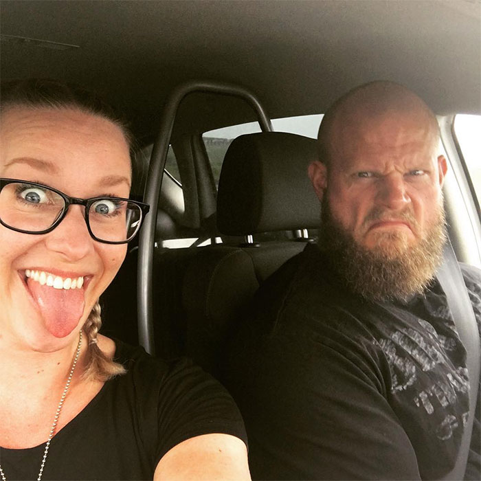 Bodybuilder Finds Out His Pic Is Used In A Meme About Slapping Moms, Responds With His Mom’s Pic Bodybuilder Finds Out His Pic Is Used In A Meme About Slapping Moms, Responds With His Mom’s Pic