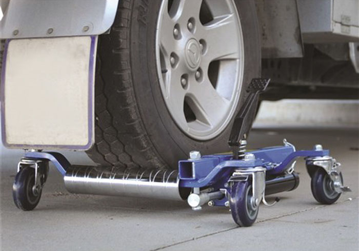 Stranger Kept Blocking This Guy&#8217;s Parking Space With His Car, So He Used His Mechanic Skills To Hide It