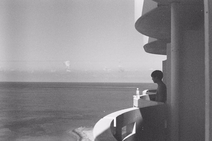 21 Minimalist Photos By BTS’s V 21 Minimalist Photos By BTS’s V