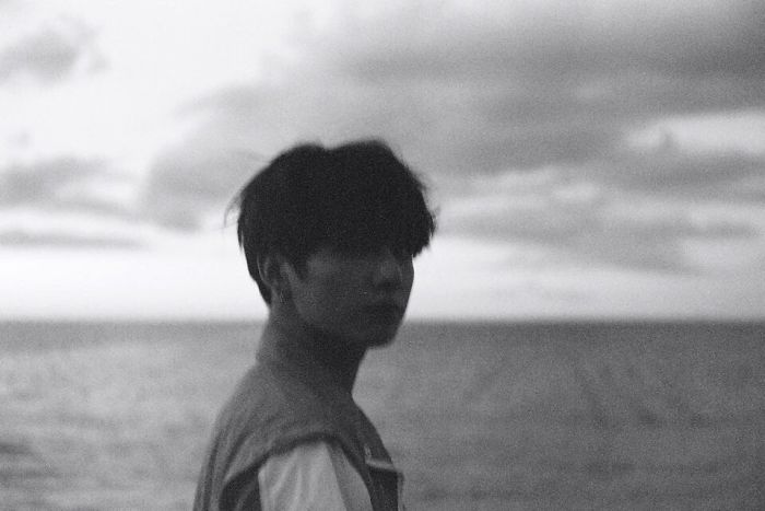 21 Minimalist Photos By BTS’s V 21 Minimalist Photos By BTS’s V