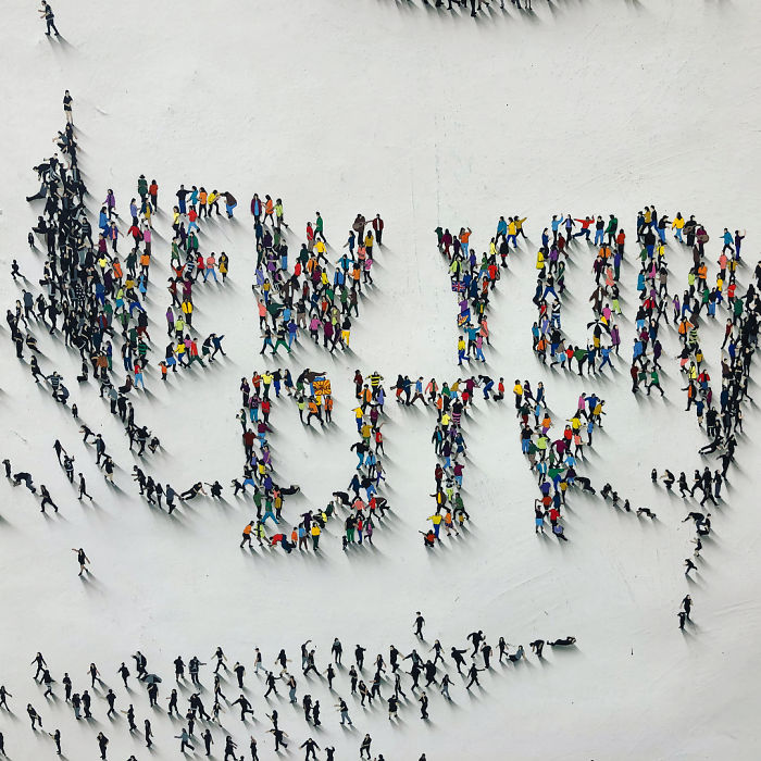 These 8 Paintings Are Filled With Easter Eggs That Are Only Visible When You Zoom In These 8 Paintings Are Filled With Easter Eggs That Are Only Visible When You Zoom In