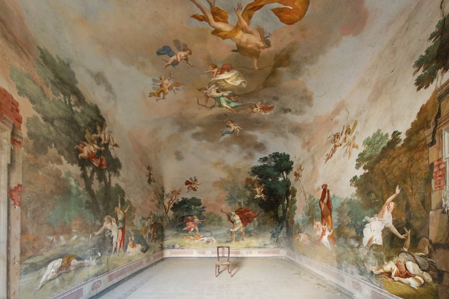 I Took Magnificent Photos Of Abandoned Sites Throughout Italy To Evoke Feelings Of The Past