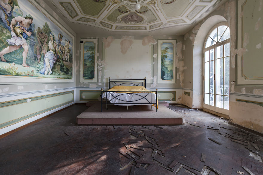 I Took Magnificent Photos Of Abandoned Sites Throughout Italy To Evoke Feelings Of The Past