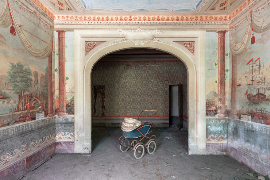 I Took Magnificent Photos Of Abandoned Sites Throughout Italy To Evoke Feelings Of The Past
