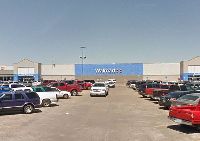 Walmart Employee Tells A Customer To Speak English “Because We’re In Texas” Walmart Employee Tells A Customer To Speak English “Because We’re In Texas”