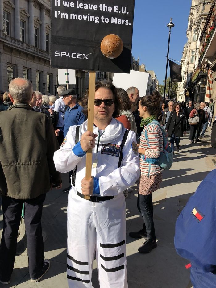 45 Of The Funniest Signs From The Anti-Brexit March 45 Of The Funniest Signs From The Anti-Brexit March