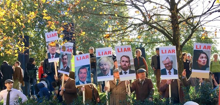 45 Of The Funniest Signs From The Anti-Brexit March 45 Of The Funniest Signs From The Anti-Brexit March