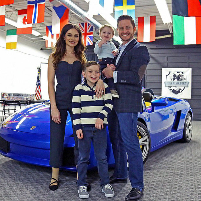 Girl Gets Her Leg Amputated At Age 11 Because Of Cancer, Becomes A Model 20 Years Later Girl Gets Her Leg Amputated At Age 11 Because Of Cancer, Becomes A Model 20 Years Later