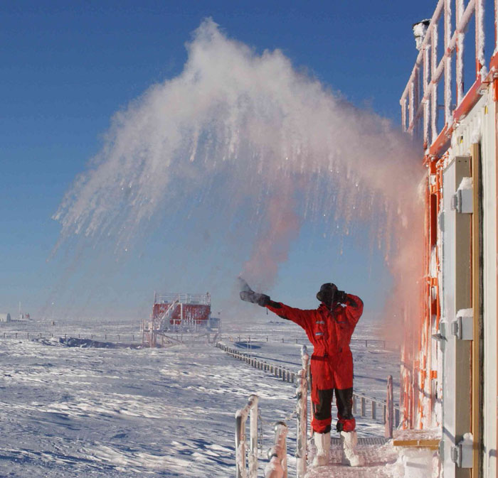 Astrobiologist Tries Cooking In Antarctica At -94ºF (-70ºC), And The Result Will Crack You Up