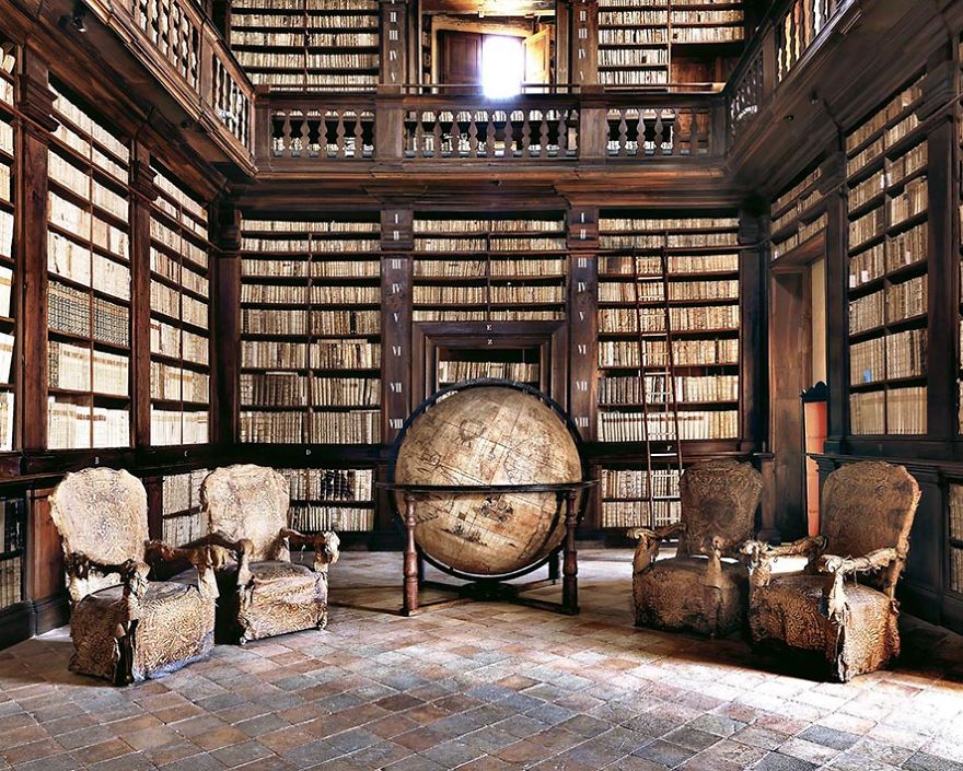 Photographer Goes Around The World In Search Of The Most Beautiful Libraries, And Here Is What He Found Photographer Goes Around The World In Search Of The Most Beautiful Libraries, And Here Is What He Found
