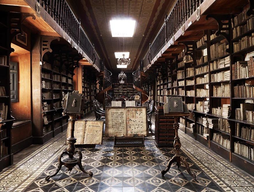 Photographer Goes Around The World In Search Of The Most Beautiful Libraries, And Here Is What He Found Photographer Goes Around The World In Search Of The Most Beautiful Libraries, And Here Is What He Found