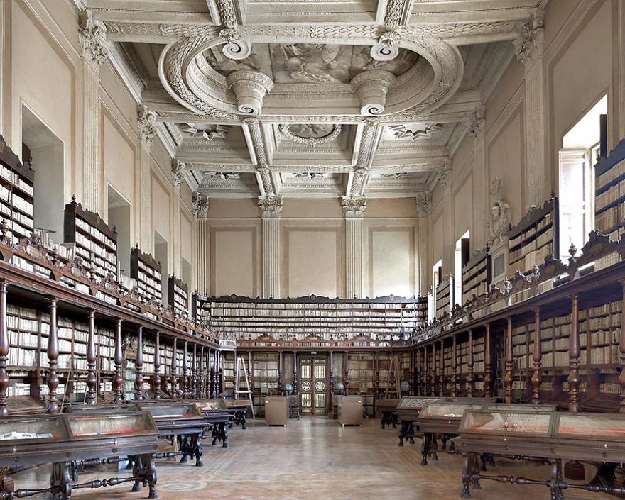 Photographer Goes Around The World In Search Of The Most Beautiful Libraries, And Here Is What He Found Photographer Goes Around The World In Search Of The Most Beautiful Libraries, And Here Is What He Found