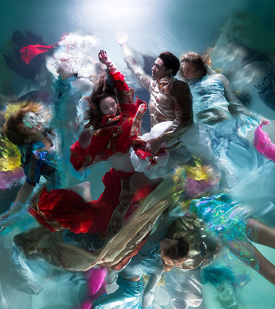 42 Breathtaking Underwater Photos That Look More Dramatic Than Baroque Paintings 42 Breathtaking Underwater Photos That Look More Dramatic Than Baroque Paintings