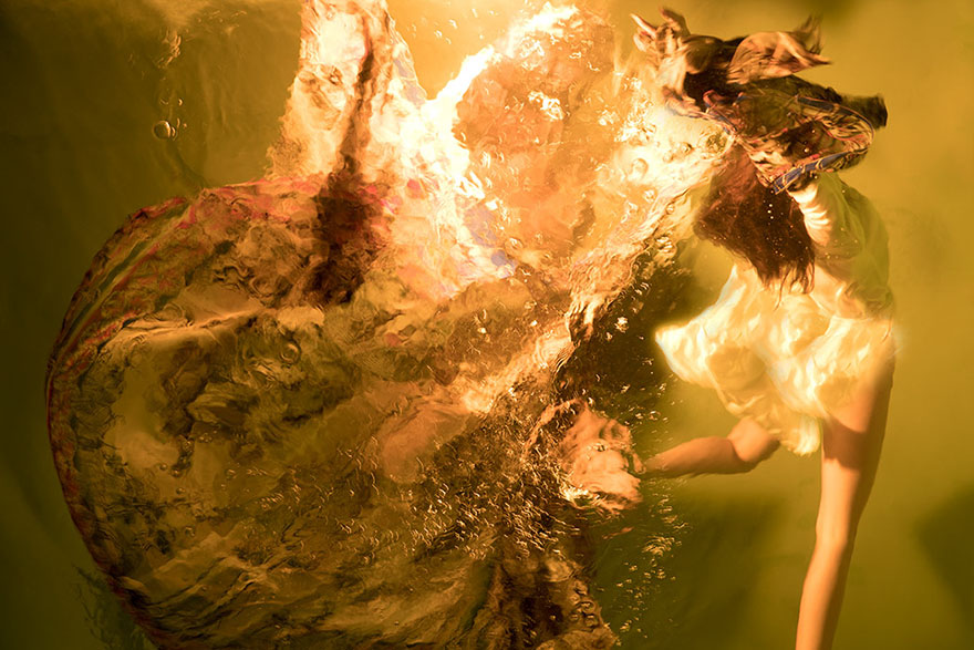 42 Breathtaking Underwater Photos That Look More Dramatic Than Baroque Paintings 42 Breathtaking Underwater Photos That Look More Dramatic Than Baroque Paintings