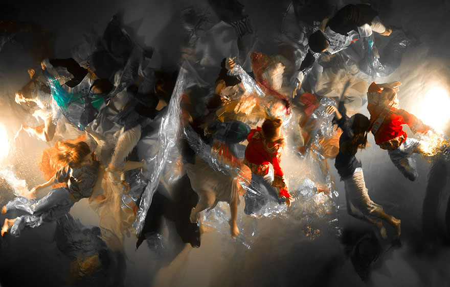 42 Breathtaking Underwater Photos That Look More Dramatic Than Baroque Paintings 42 Breathtaking Underwater Photos That Look More Dramatic Than Baroque Paintings