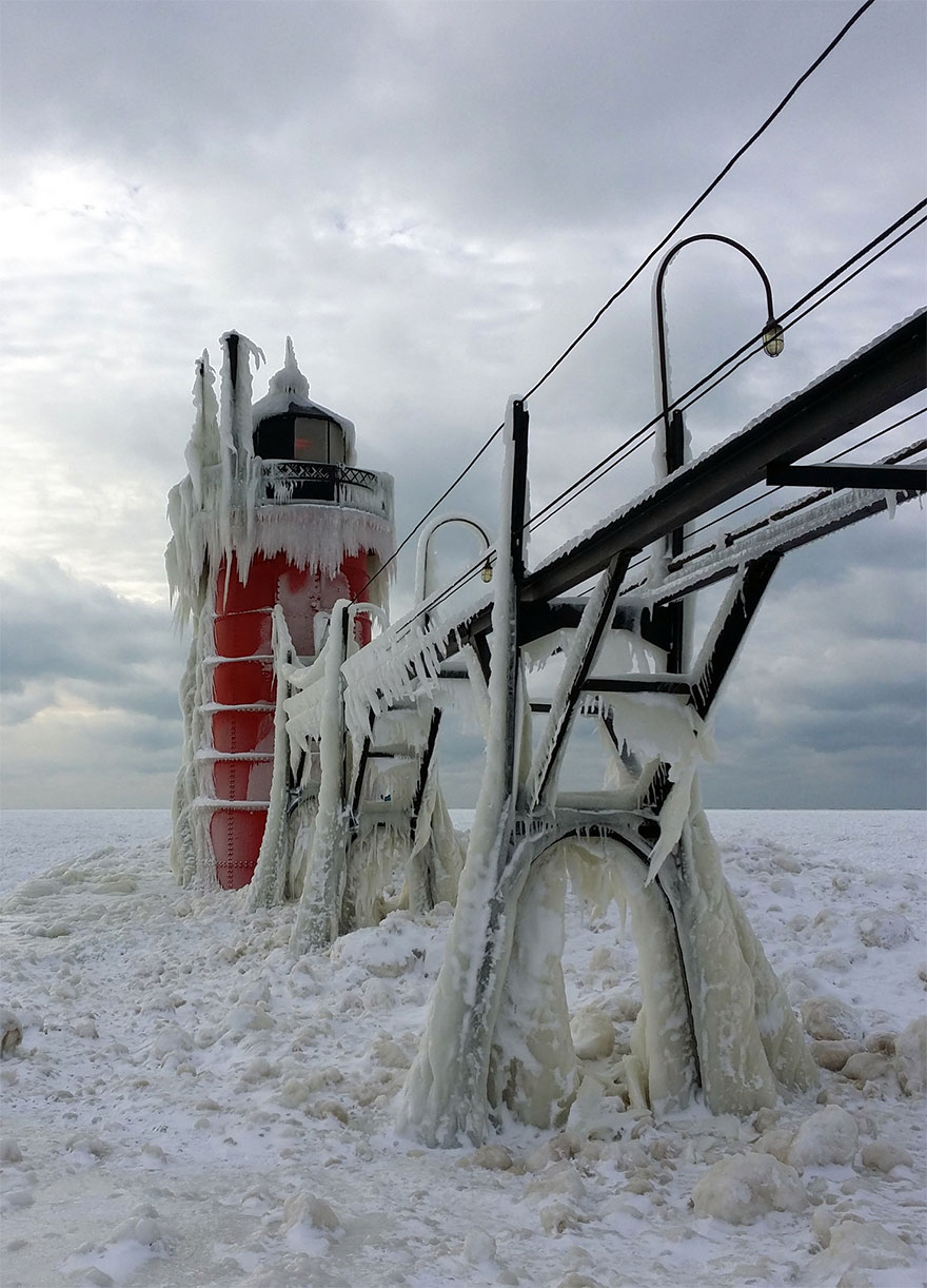 Frozen Lake Michigan Shatters Into Millions Of Pieces And Results In Surreal Imagery