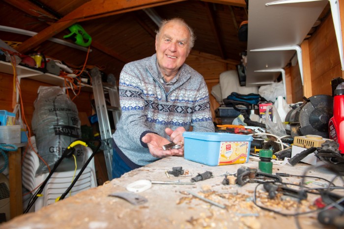 “I Thought I Was Going Mad:” Pensioner Catches A Mouse That Kept Cleaning His Shed On A Trail Cam “I Thought I Was Going Mad:” Pensioner Catches A Mouse That Kept Cleaning His Shed On A Trail Cam